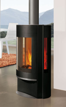 EDILKAMIN ELLE  6 Kw.Plano fuego de fundición y fuego de refractario. Posibilidad salida humos superior / posterior. Troncos de leña de máximo 50 cm verticales. Salida humos Ø 15 cm. Abierto 3 lados. revestimiento de acero negro top y decoraciones de acer
